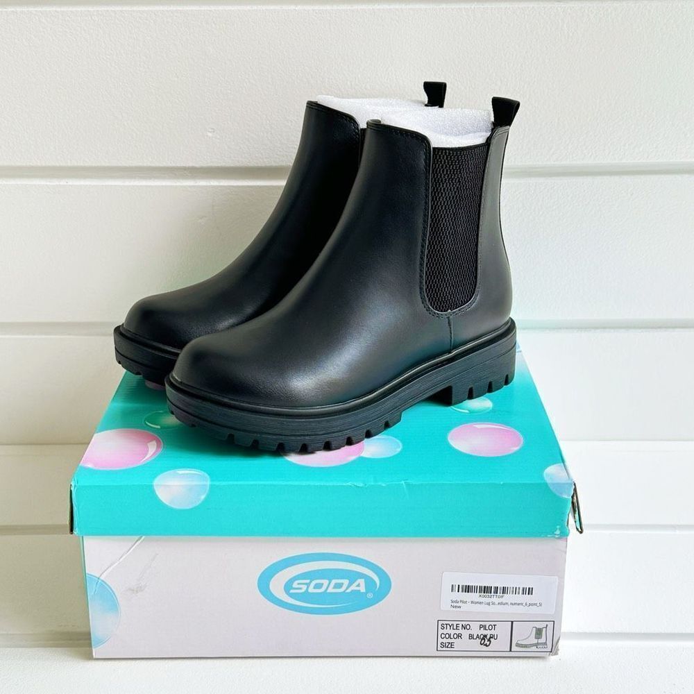 Soda Pilot Women’s Lug Sole Low Heel Chelsea Fashion Ankle Bootie NWT Size 6.5